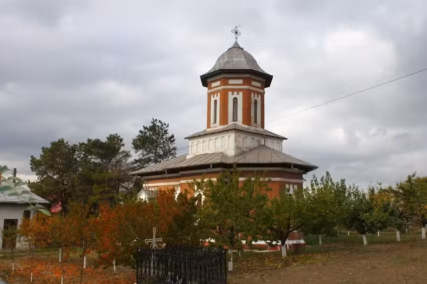 Biserica &bdquo;Naşterea Maicii Domnului&ldquo; Movileni