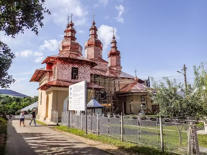 Biserica Nasterea Sf&acirc;ntului Ioan Botezătorul Văratec