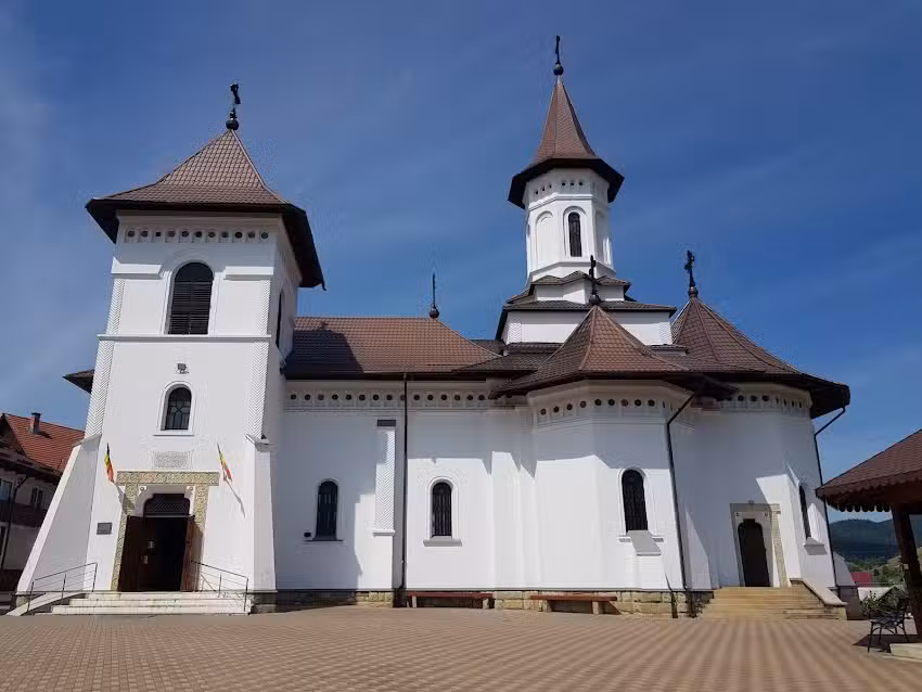 Biserică ortodoxă, cu hramul Adormirea Maicii Domnului