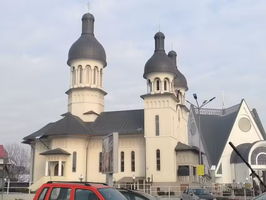 Biserica Ortodoxă cu hramul ,, Sf&acirc;ntul Gheorghe&rdquo; -Reghin