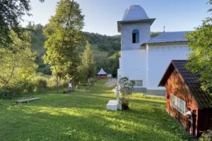 Biserica ortodoxă Izvorul Alb