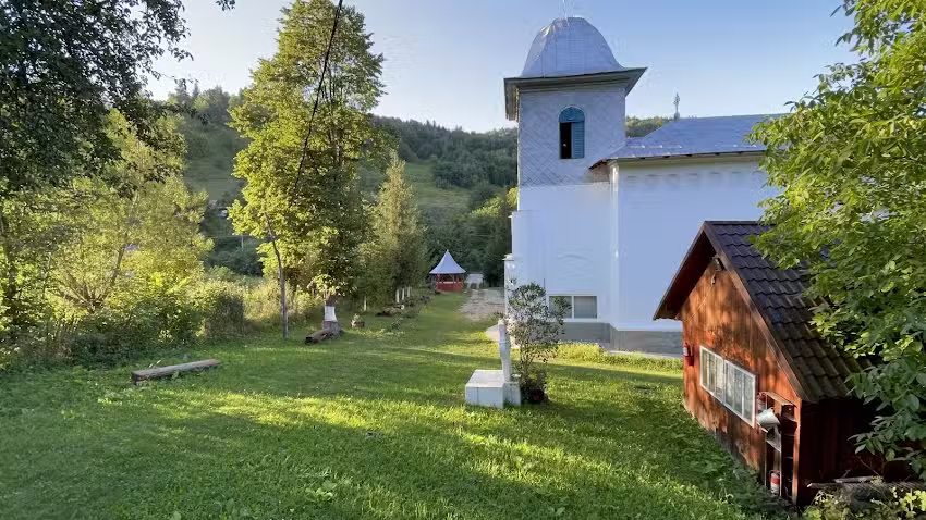 Biserica ortodoxă Izvorul Alb