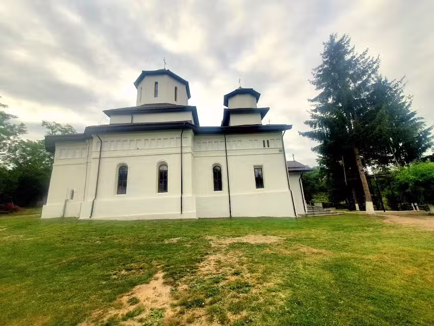 Biserica Ortodoxă &bdquo;Sf. Cuvioasă Parascheva&rdquo; Trenu