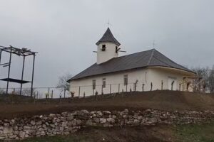Biserica ortodoxă Sf. Treime din Lespezi