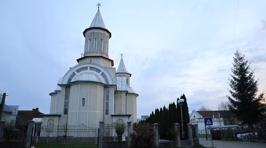 Biserica Ortodoxă &bdquo;Sf&acirc;nta Treime&rdquo;