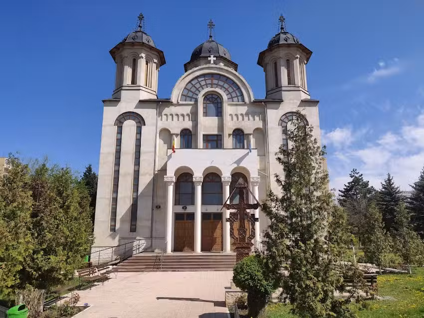 Biserica Ortodoxă &bdquo;Sf&acirc;ntul Cuv. Dimitrie cel Nou&rdquo;