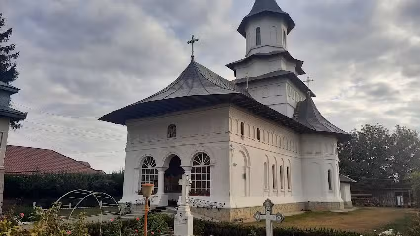 Biserica Ortodoxă Sfinți Arhangheli Mihail Și Gavriil