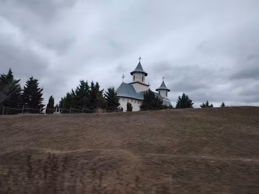 Biserica Ortodoxă Sfinții Apostoli Petru și Pavel