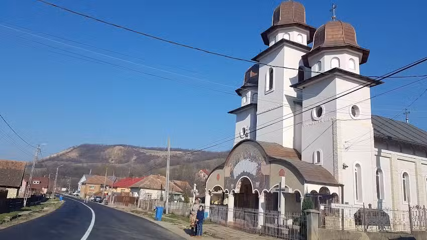 Biserica Ortodoxă &bdquo;Sfinții Mucenici Visarion, Sofronie și Oprea&rdquo;