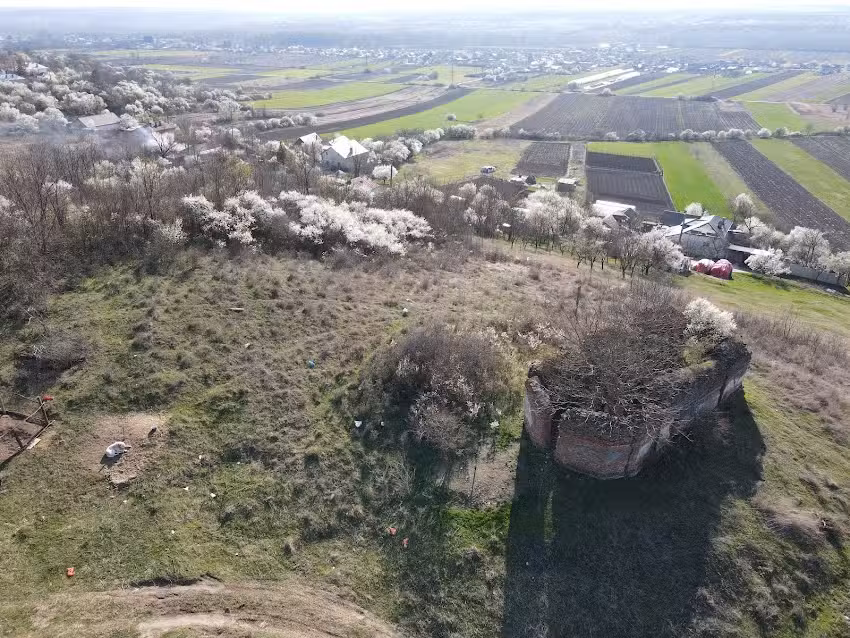 Biserica părăsită din satul Vladimir