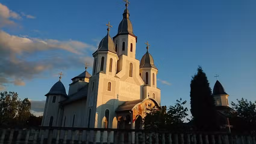 Biserica Pogor&acirc;rea Sf&acirc;ntului Duh Corușu