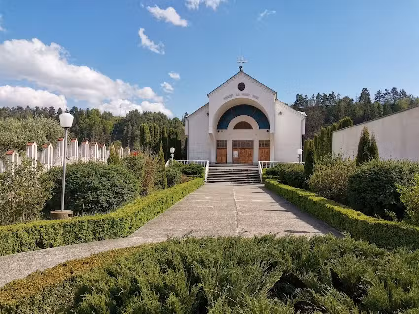 Biserica &bdquo;Preasf&acirc;nta Inimă a lui Isus&rdquo; Dărmănești