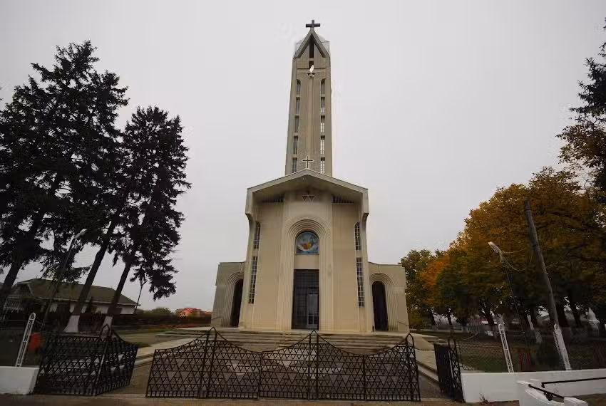 Biserica Preasf&acirc;nta Treime