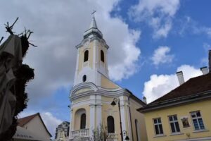 Biserica Romano-Catolică &bdquo;Sf&acirc;nta Treime&rdquo;