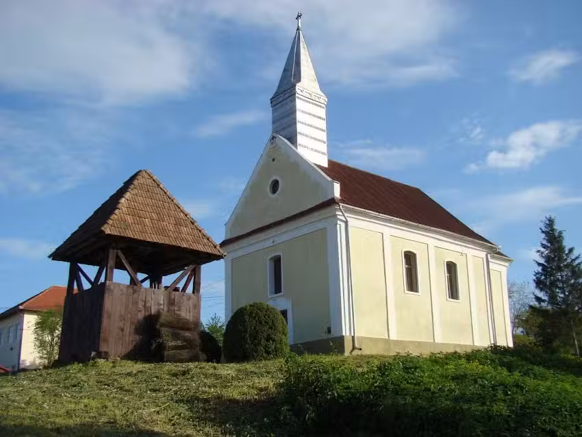 Biserica Romano-Catolică Sf&acirc;nta Treime
