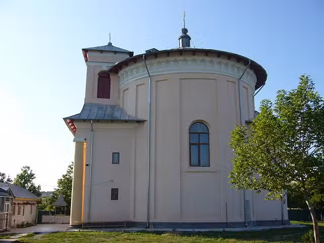 BISERICA ROTUNDĂ DIN LEȚCANI