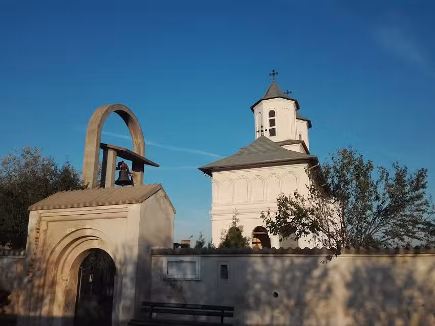 Biserica Sf. Apostol Andrei, Frunzănești &ndash; Comuna Fundeni