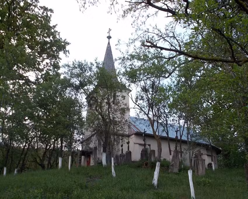 Biserica &rdquo;Sf. Arhangheli Mihail și Gavriil&rdquo; din Benesat