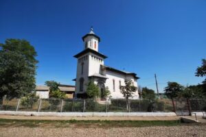 Biserica Sf. Dumitru Izvor&acirc;torul de Mir