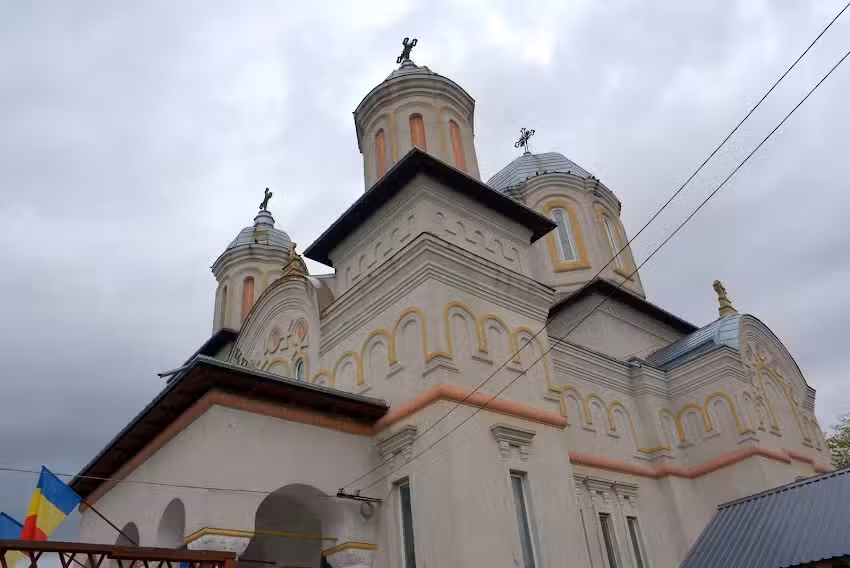 Biserica sf gheorghe dobromir din deal