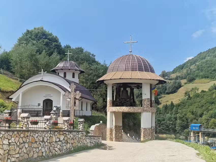 Biserica Sf. &Icirc;mpărați Constantin și Elena