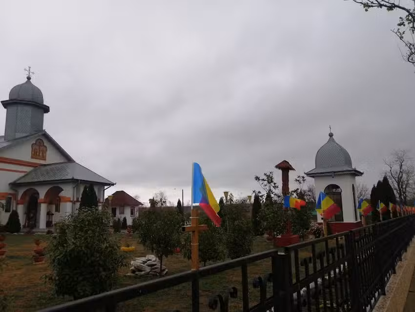 Biserica Sf. &Icirc;mpărați Constantin și Elena