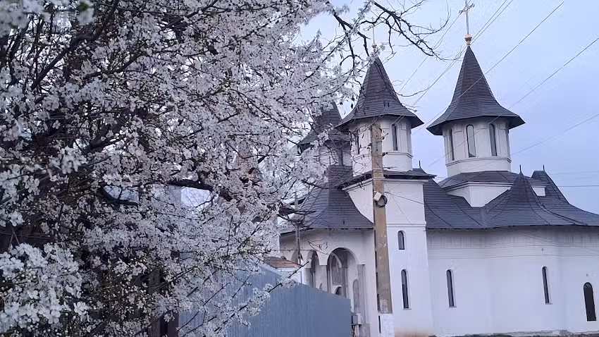 Biserica Sf.&Icirc;nparati Constantin si Elena