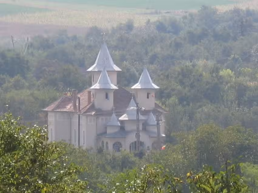 Biserica &bdquo;Sf. Mucenic Gheorghe&rdquo;