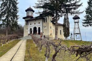 Biserica &bdquo;Sf Nicolae&rdquo; Valea Lunga Cricov