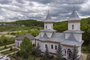 Biserica &bdquo;Sf. Ştefan cel Mare şi Sf&acirc;nt&rdquo;