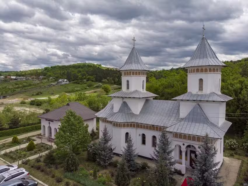 Biserica &bdquo;Sf. Ştefan cel Mare şi Sf&acirc;nt&rdquo;