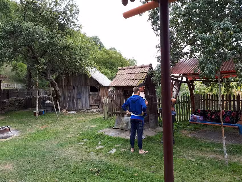 Biserica Sf. Theodor Tiron Tr&acirc;mpoiele