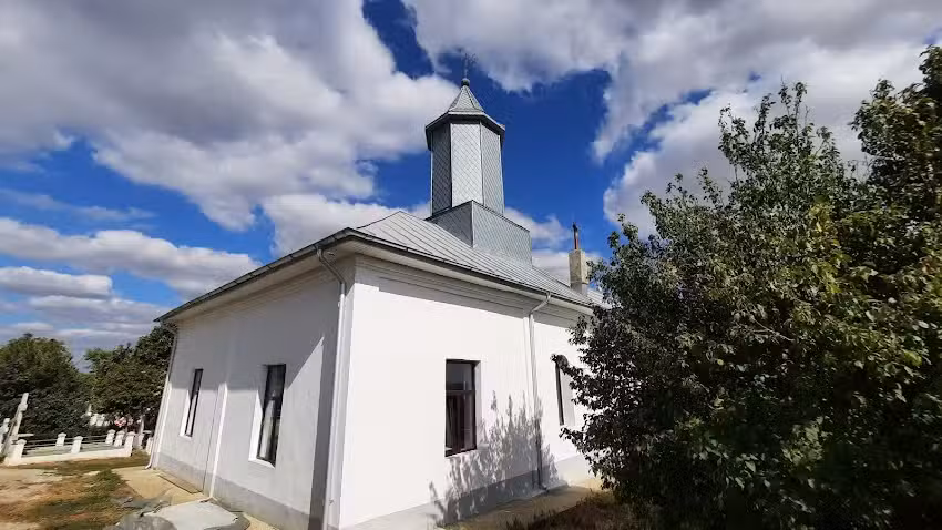 Biserica &bdquo;Sf&acirc;nta Cuvioasă Parascheva&ldquo; F&acirc;nt&acirc;ni