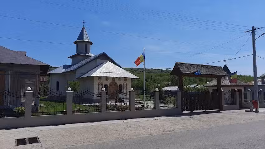 Biserica &bdquo;Sf&acirc;nta Cuvioasă Parascheva&ldquo; Izvoarele