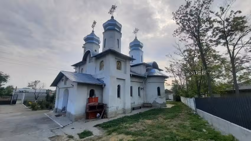 Biserica &bdquo;Sf&acirc;nta Cuvioasă Parascheva&ldquo; Stoicani
