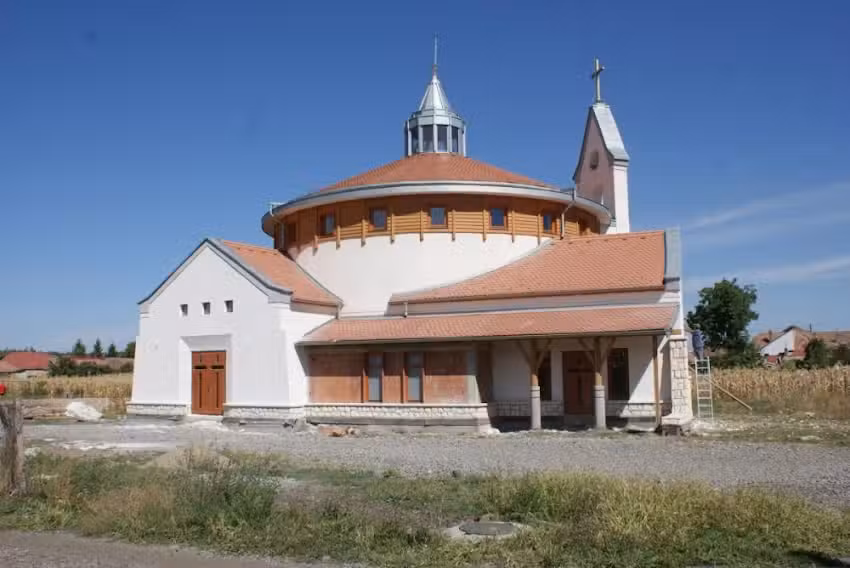 Biserica Sf&acirc;nta Familie