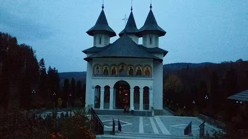Biserica &bdquo;Sf&acirc;nta Mare Muceniță Ecaterina&rdquo;