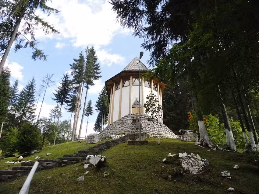 Biserica Sf&acirc;nta Maria a Lacului