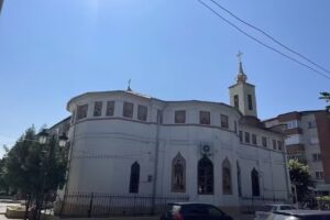 Biserica &bdquo;Sf&acirc;nta Treime&rdquo;