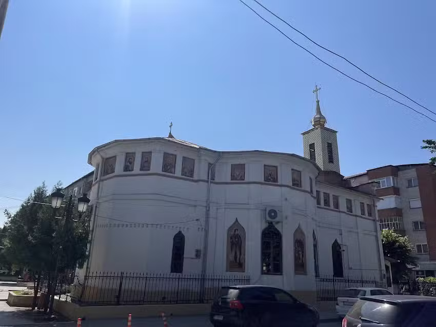 Biserica &bdquo;Sf&acirc;nta Treime&rdquo;