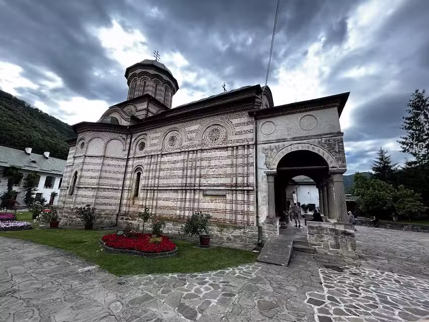 Biserica &bdquo;Sf&acirc;nta Treime&rdquo;