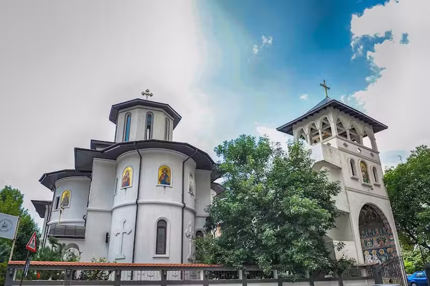 Biserica &bdquo;Sf&acirc;nta Treime&rdquo;