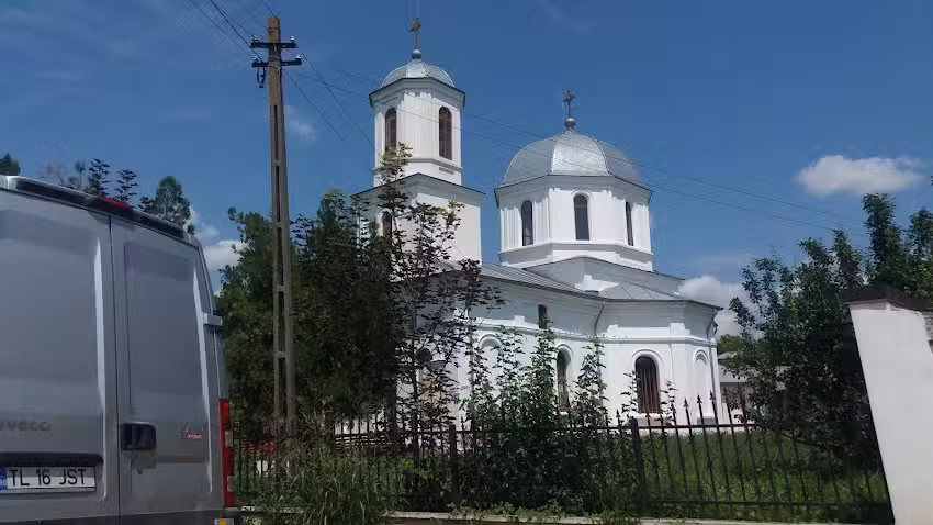 Biserica &bdquo;Sf&acirc;nta Treime&rdquo;