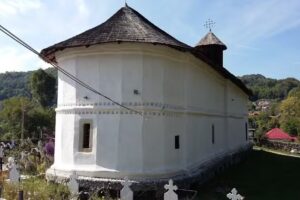 Biserica &bdquo;Sf&acirc;nta Treime&rdquo; a Fostului Schit Bodeşti (1732)