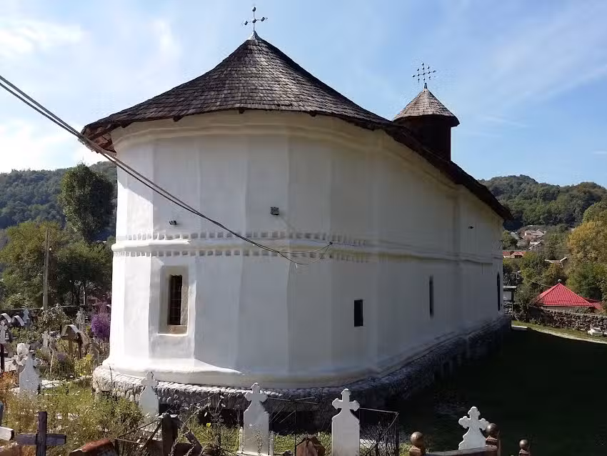 Biserica &bdquo;Sf&acirc;nta Treime&rdquo; a Fostului Schit Bodeşti (1732)