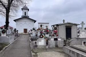 Biserica &bdquo;Sf&acirc;nta Treime&rdquo; &ndash; Bobești