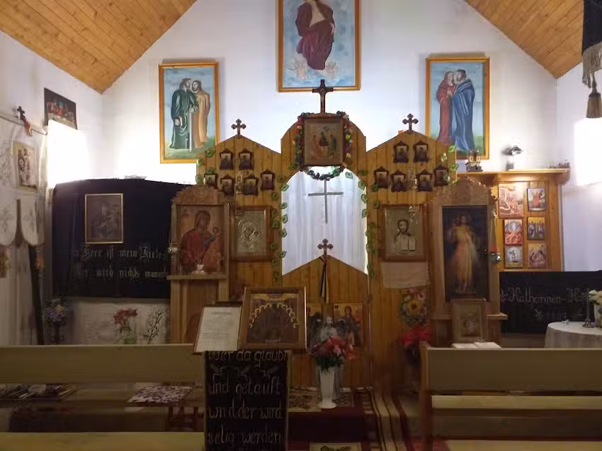 Biserica Sfanta Treime Complexul Turistic Lutsch2000