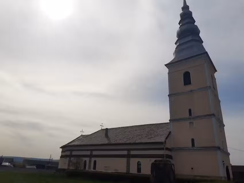 Biserica Sf&acirc;nta Treime Maieri II