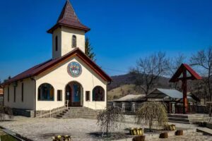 Biserică ,,Sf&acirc;nta Treime și Sf&acirc;ntul Proroc Ilie Tesviteanul&rdquo; &ndash; Anina