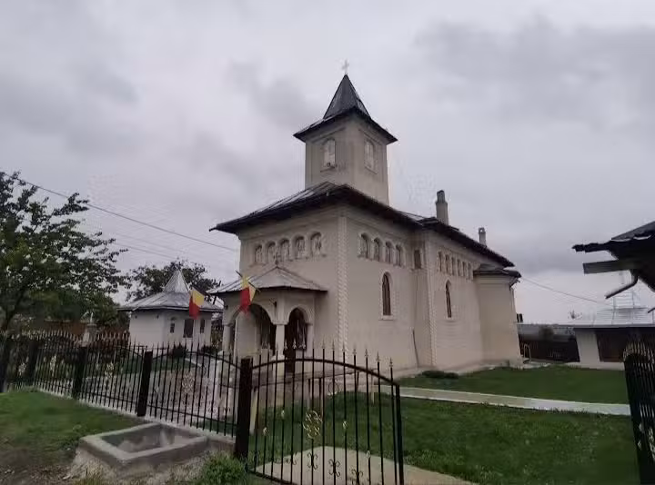 Biserica &bdquo;Sf&acirc;nta Treime &ldquo; &ndash; Stornești